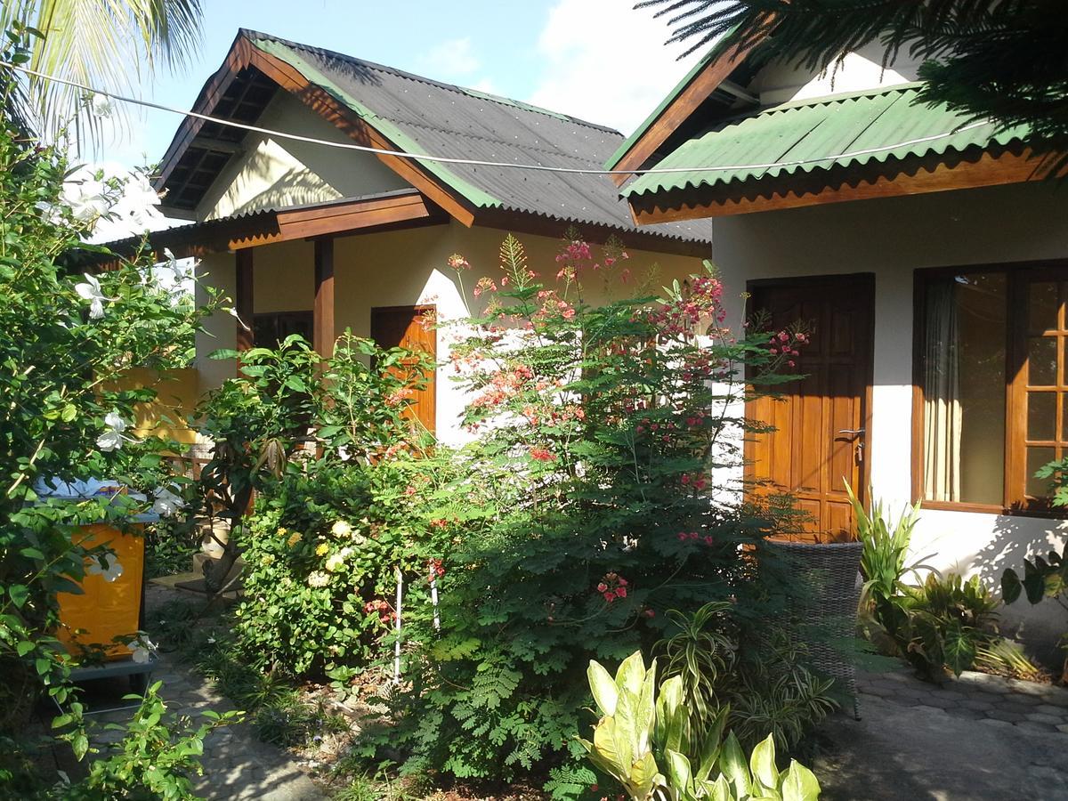 Arnel Bungalows Senggigi Buitenkant foto